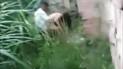 Comel berdakwat Gia Paige melakukan adegan persetubuhan pemutus sofa yang hebat