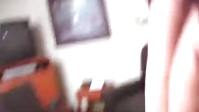 Seorang gadis seksi dengan kemaluan basah semakin disentuh dalam ragutnya