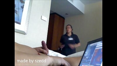 Amatur dengan lengkungan mempunyai payudara semula jadi yang melantun dengan setiap pergerakan