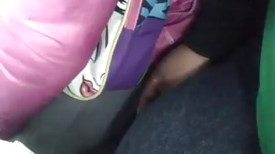 Bibir panas gadis menghisap batang dan mendapat fucked dalam van
