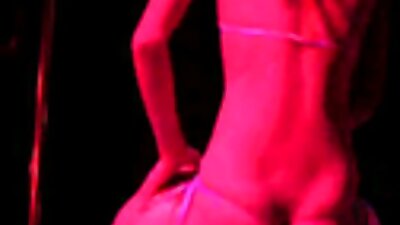 Remaja jalang dari Rusia memberikan blowjob deepthroat pada kamera