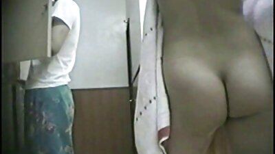 Wanita berambut coklat mungil bernama Christie Nelson menunggang batang lelakinya